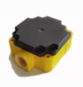 Porta serike RS232 e karrocave AGV Sensori RFID që trajton robotin që pozicionon lexuesin e etiketave RFID