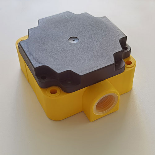 Portë serike RS232 karrocë AGV pikë referimi Sensori RFID që trajton pozicionimin e robotit lexues etiketash RFID