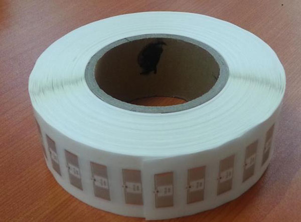 Etiketë UHF elektronike Etiketë UHF Etiketë UHF elektronike e lagur RFGID9 etiketë e lagur